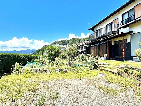 広い庭です、家庭菜園・BBQなどご家族そろって楽しめます。