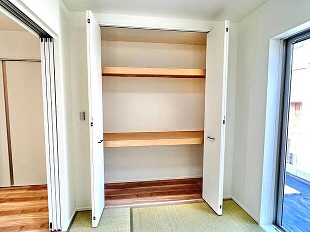 中の物を確認しやすく、取り出しやすい収納スペース。お部屋を広々とお使いいただけます。