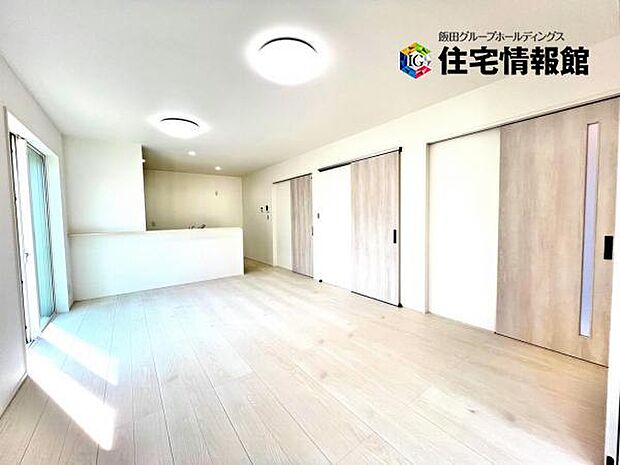 暖かな日差しが差し込むリビングダイニングです。