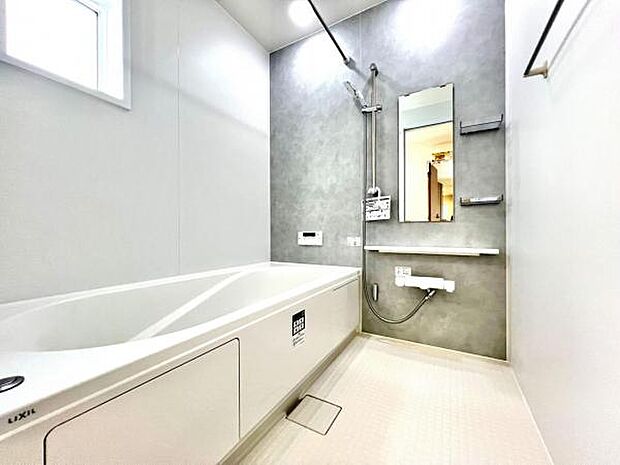 スタイリッシュな浴室で1日の疲れをゆったり癒されるのもいいですね。