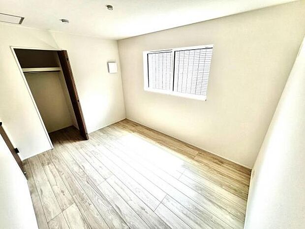 いつでもお部屋をスッキリお使い頂ける収納スペースを設置。