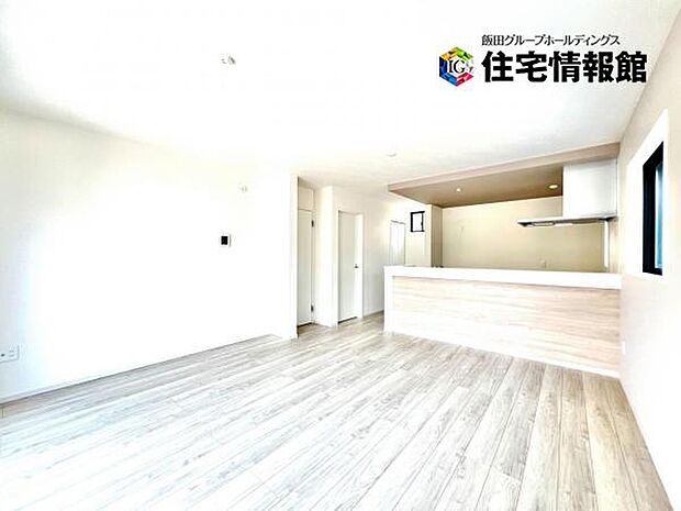 ご家族でゆったり食事が楽しめるダイニングスペースです。