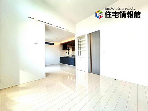 家族とゆったり時間を過ごせるリビングダイニング。