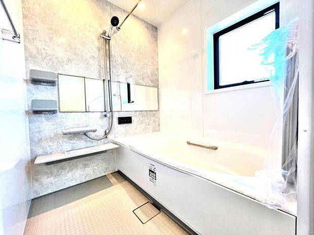 スタイリッシュな浴室で1日の疲れをゆったり癒されるのもいいですね。