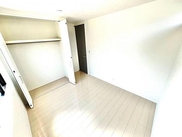 いつでもお部屋をスッキリお使い頂ける収納スペースを設置。