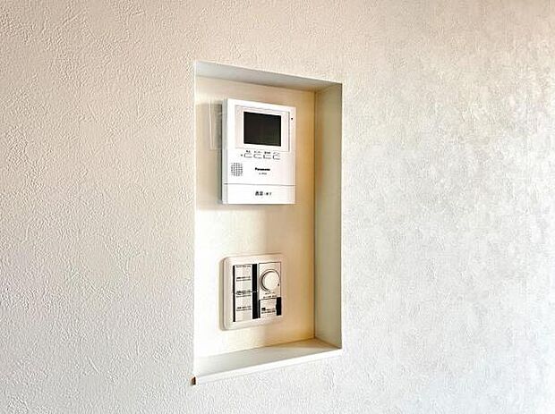 訪問者を確認できるTVモニター付きインターフォンです。