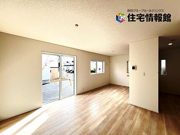 ご家族みんながゆったりくつろげる広々リビングです。