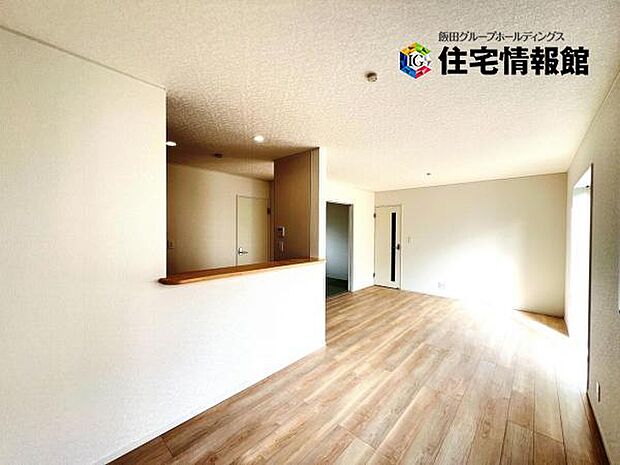 暖かな日差しが差し込むリビングダイニングです。