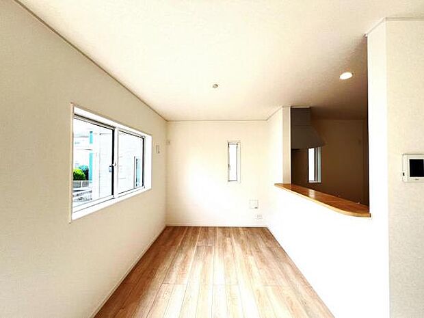 ご家族でゆったり食事が楽しめるダイニングスペースです。