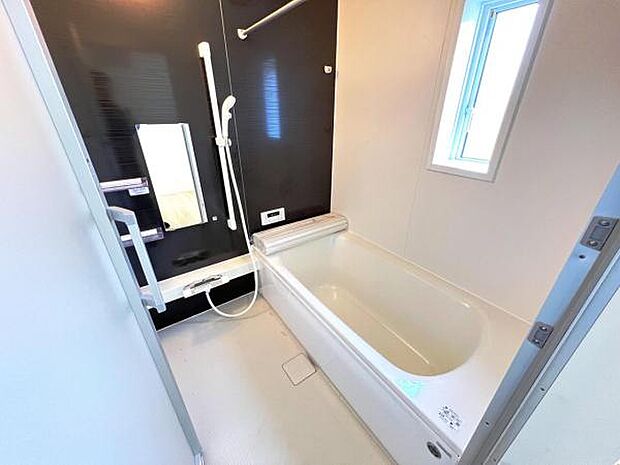 スタイリッシュな浴室で1日の疲れをゆったり癒されるのもいいですね。