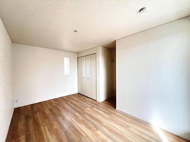 中の物を確認しやすく、取り出しやすい収納スペース。お部屋を広々とお使いいただけます。