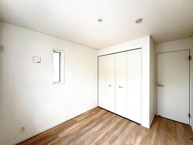 いつでもお部屋をスッキリお使い頂ける収納スペースを設置。