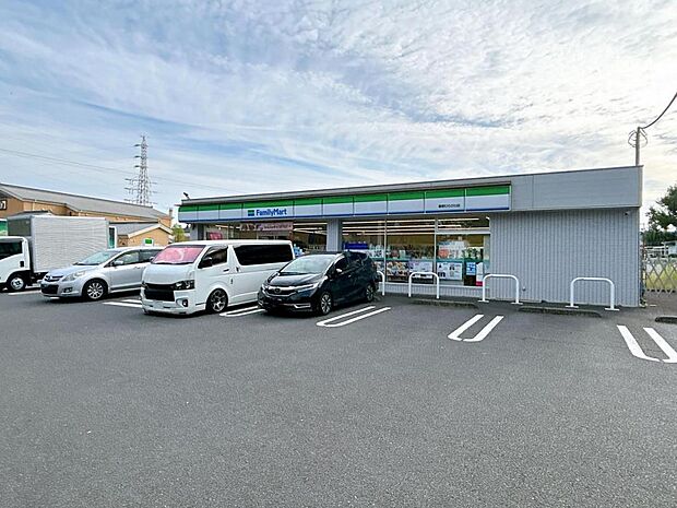ファミリーマート 秦野ひらさわ店まで約880m(徒歩11分)