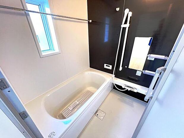 スタイリッシュな浴室で1日の疲れをゆったり癒されるのもいいですね。