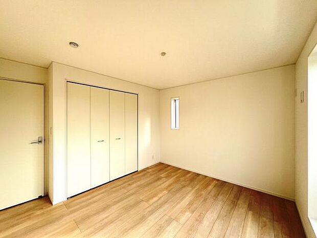 いつでもお部屋をスッキリお使い頂ける収納スペースを設置。