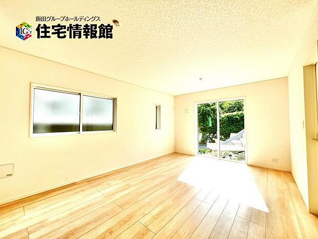 暖かな日差しが差し込むリビングダイニングです。