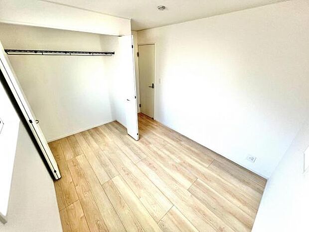 いつでもお部屋をスッキリお使い頂ける収納スペースを設置。