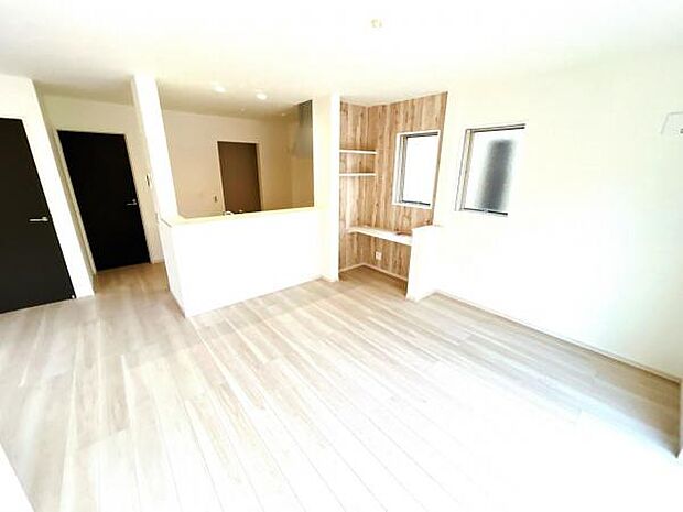 ご家族でゆったり食事が楽しめるダイニングスペースです。