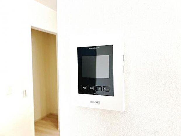 訪問者を確認できるTVモニター付きインターフォンです。