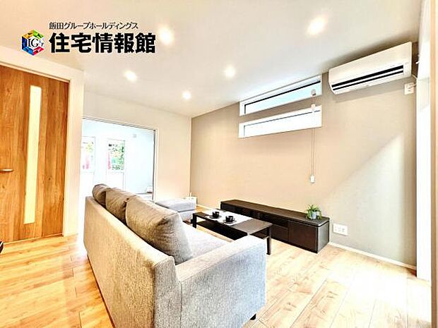 ご家族みんながゆったりくつろげる広々リビングです。