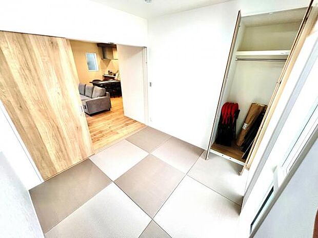 中の物を確認しやすく、取り出しやすい収納スペース。お部屋を広々とお使いいただけます。