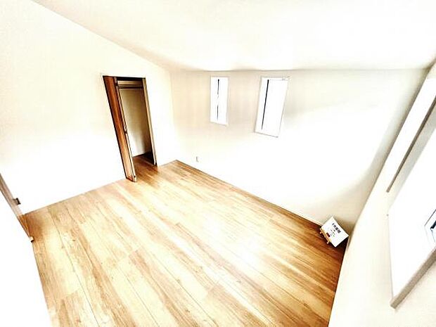 いつでもお部屋をスッキリお使い頂ける収納スペースを設置。