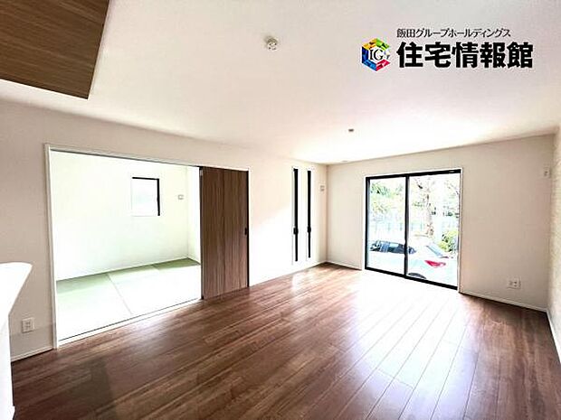 ご家族が集うLDKは約16帖の広さ、団らんの空間です。