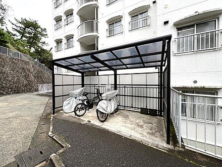 屋根付きの駐輪場は嬉しいですね。