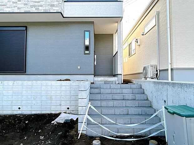 綺麗で明るい玄関でお客様をお迎えいただけます。