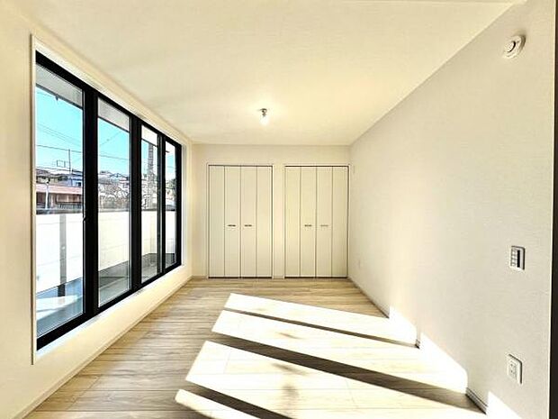 表記上はリビングです、間仕切りで約5.2帖の洋室としても使えますね。