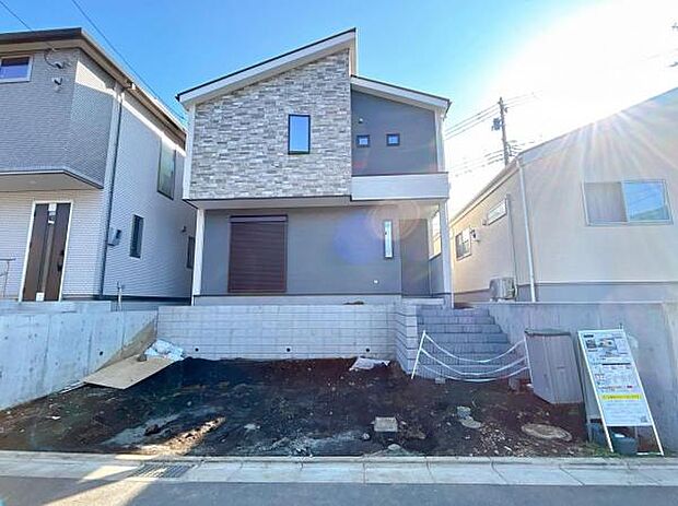 建物外観にアクセントが生まれ、重厚な外観を創り出しています。