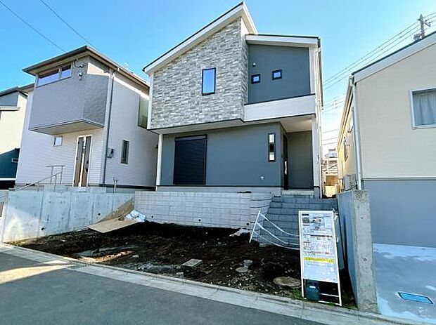 まもなく完成します、ご家族揃って建物と街並みをご覧いただけます。