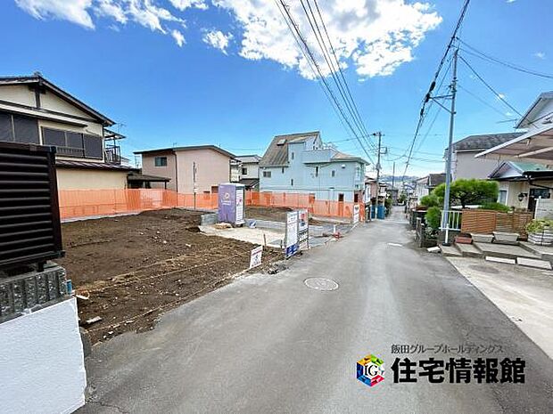 前面道路を含めた現地写真です。ぜひ周辺環境も併せてご覧ください。