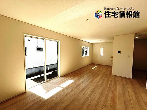 暖かな日差しが差し込むリビングダイニングです。