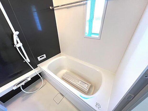 スタイリッシュな浴室で1日の疲れをゆったり癒されるのもいいですね。