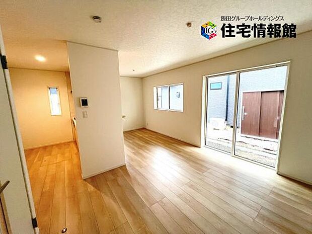 暖かな日差しが差し込むリビングダイニングです。