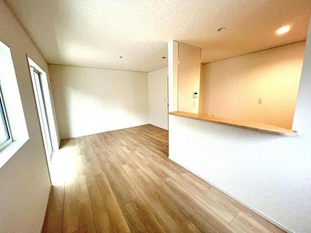 ご家族でゆったり食事が楽しめるダイニングスペースです。