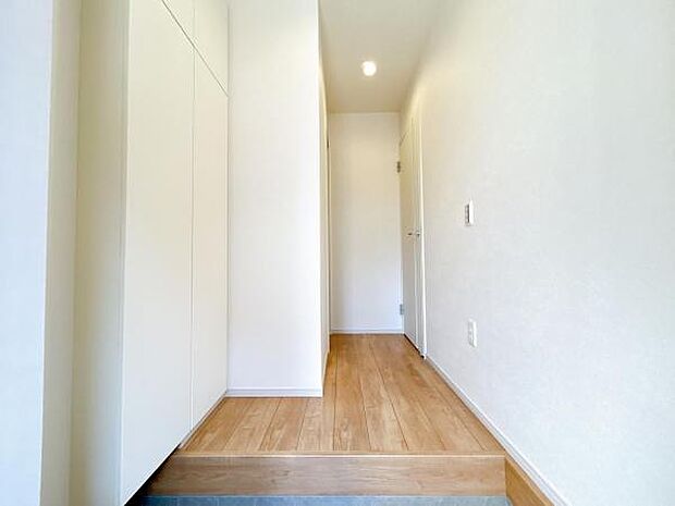 綺麗で明るい玄関でお客様をお迎えいただけます。