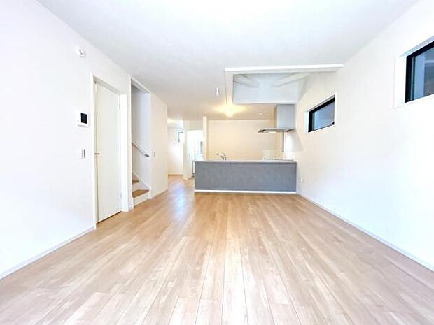 家族とゆったり時間を過ごせるリビングダイニング。