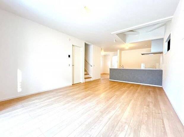 ご家族でゆったり食事が楽しめるダイニングスペースです。