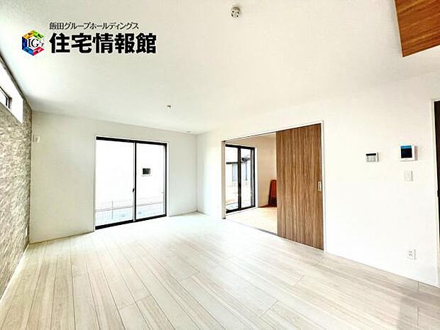 ご家族みんながゆったりくつろげる広々リビングです。