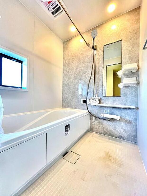 スタイリッシュな浴室で1日の疲れをゆったり癒されるのもいいですね。