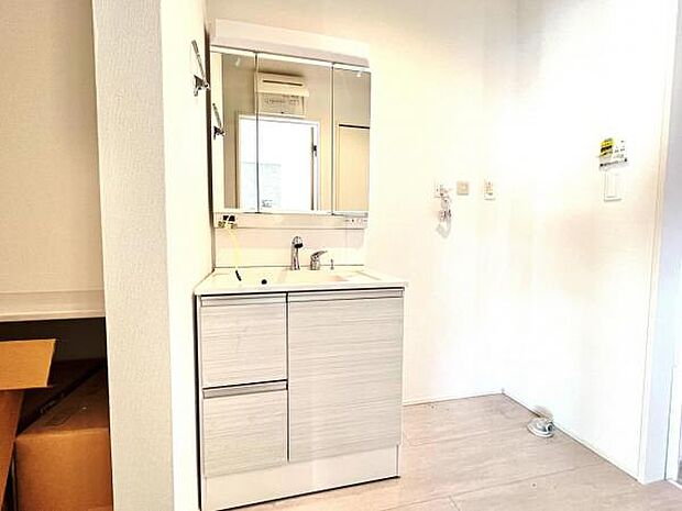 シャワー付き洗面化粧台です。手軽にシャンプーができ、お掃除もしやすいですね。