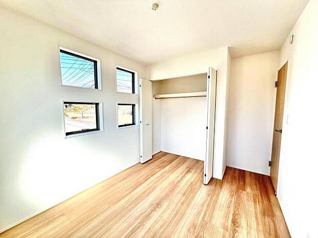 いつでもお部屋をスッキリお使い頂ける収納スペースを設置。