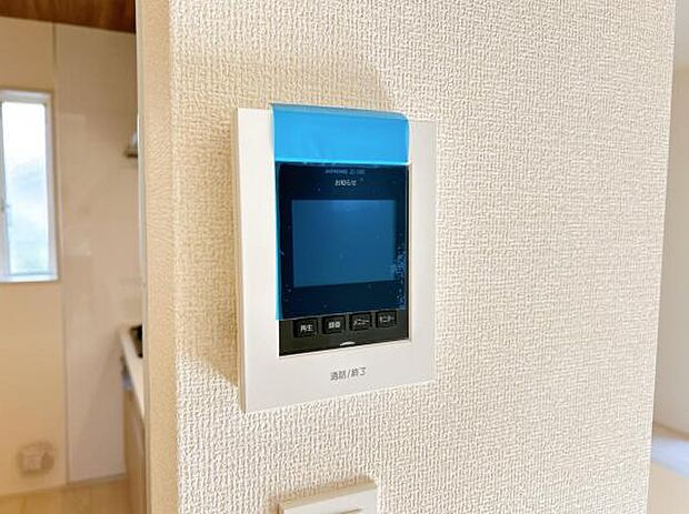 訪問者を確認できるTVモニター付きインターフォンです。