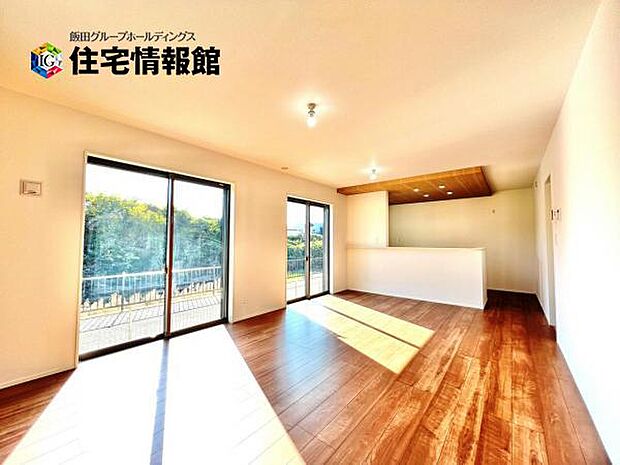 暖かな日差しが差し込むリビングダイニングです。