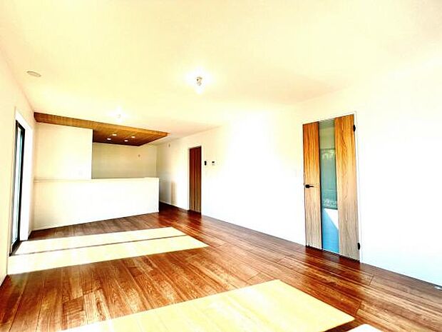 落ち着きのある雰囲気のダイニングスペースです。