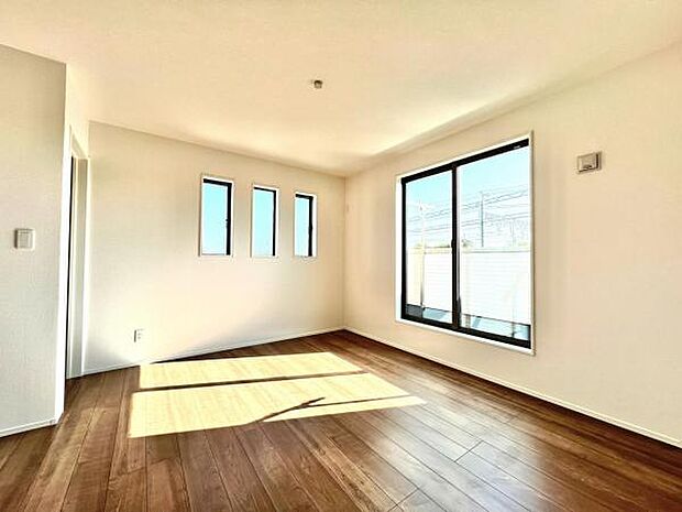 約7.75帖の主寝室スペースです。お子様が小さいうちは一緒に就寝できますね。