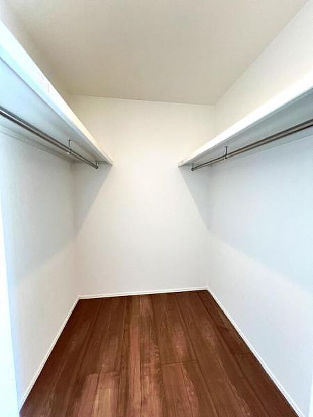 ウォークインクローゼット付きで収納も豊富。お部屋のスペースを有効的に使えそうですね。