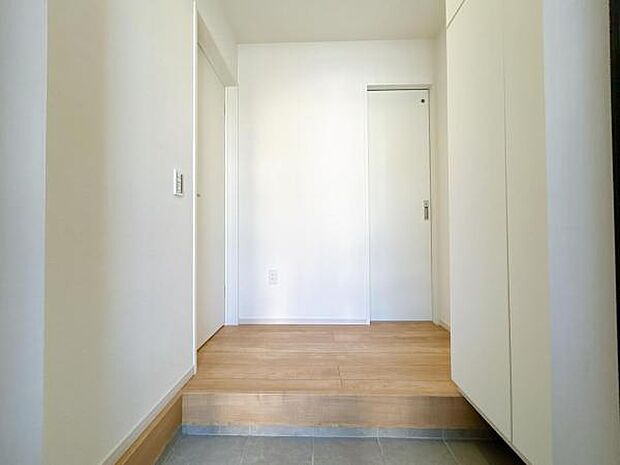 1階玄関ホールの画像です。